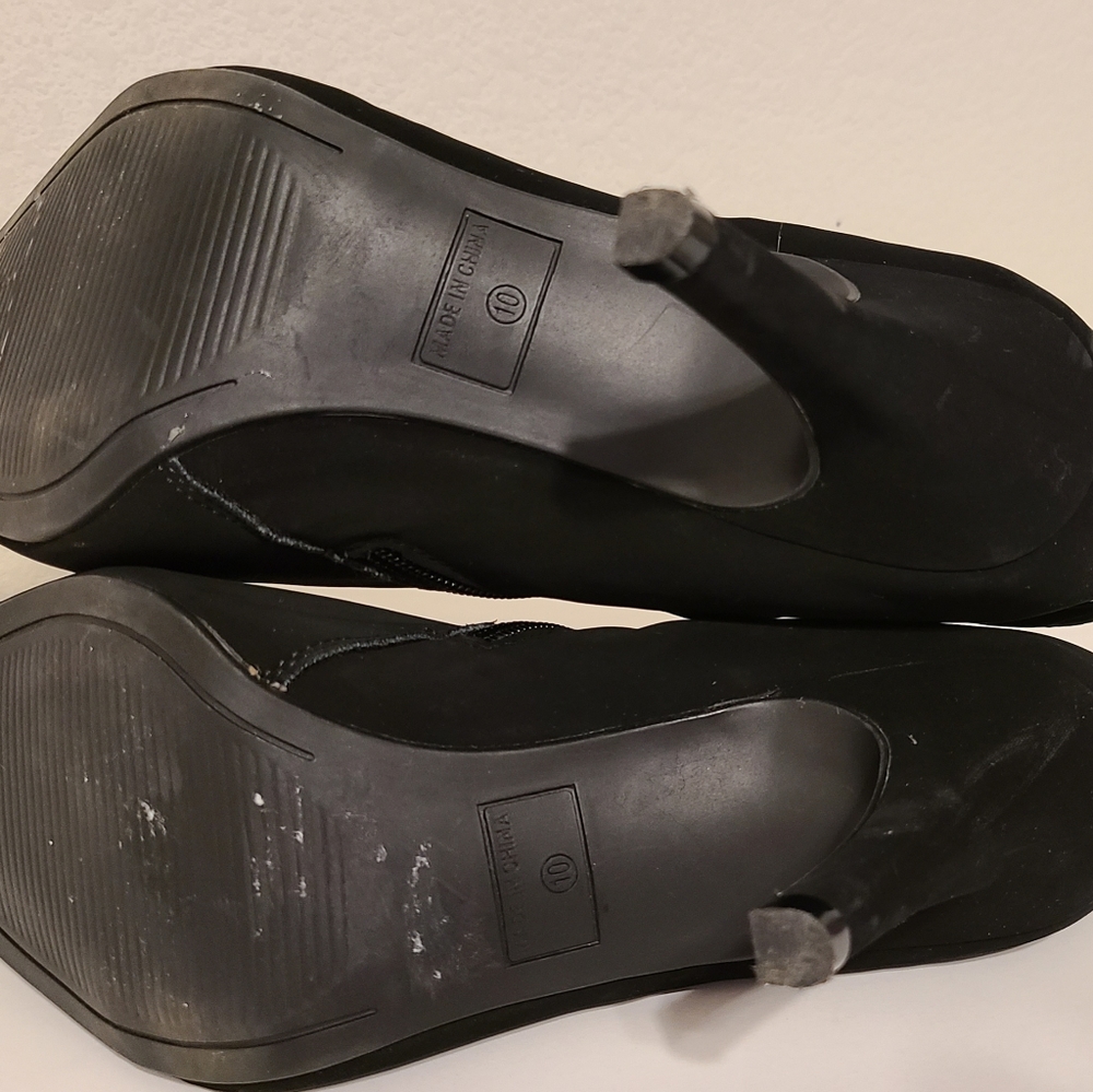 Black Ankle Boots with Silver Zippers - Picture 5 of 9